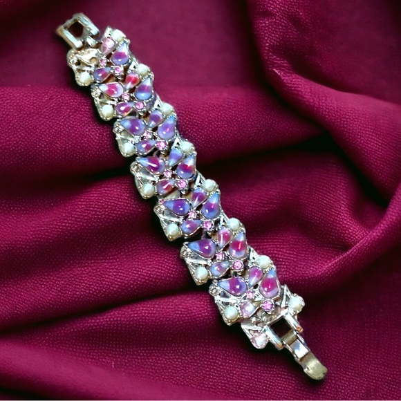 Vintage Jewelry - RARE 💜 1950s Opal Givre Art Cabochon, Frosted Pink Lavender Marquise